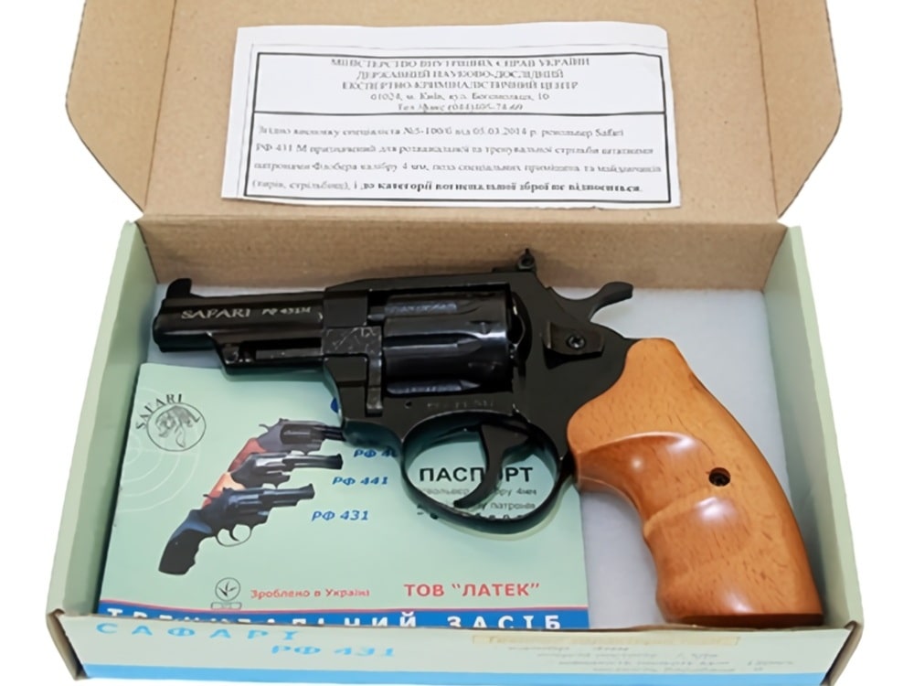 Фото комплектації револьвера Сафарі 431 чорний/дерево