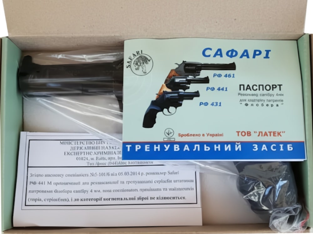 Фото комплектації револьвера Сафарі 441 чорний/пластик