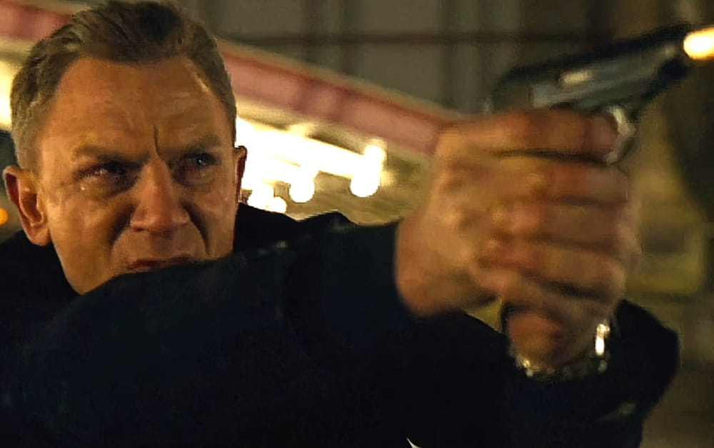 Фото пістолета Вальтер ППК на зйомках кіно